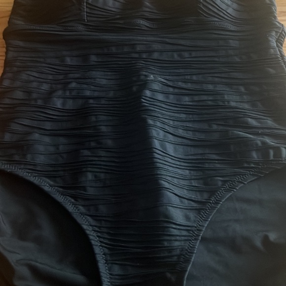 Lands End Black One-piece Swinsuit - Picture 2 of 4